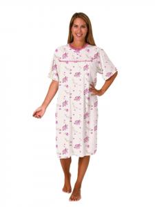 Женская ночная рубашка с короткими рукавами и застежкой на пуговицы на шее розового цвета. NORMANN