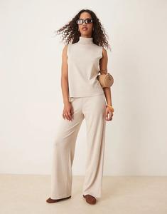 Легкий трикотажный брючный костюм Mango светло-бежевого цвета