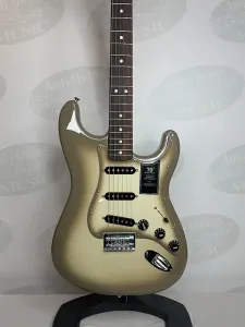 Fender Vintera II Stratocaster к 70-летию - Антигуа