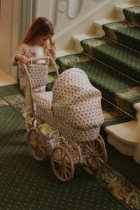 Коляска для кукол MINNIE DOLL PRAM Konges Sløjd, бежевый