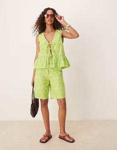 Шорты-бермуды ASOS DESIGN с вышивкой по всей поверхности цвета лайма