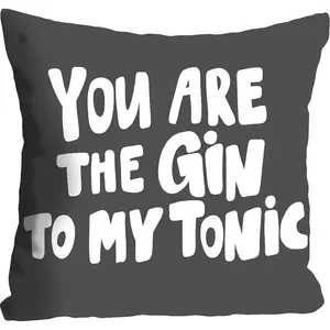Декоративная подушка queence GIN TO MY TONIC с надписью Queence, Grau + bedruckt