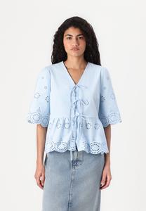 Блуза CORNELIA YAS, светло-голубой