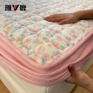 Yalu Простыня на резинке 150х200 см из молочного велюра, утепленная, с принтом розы