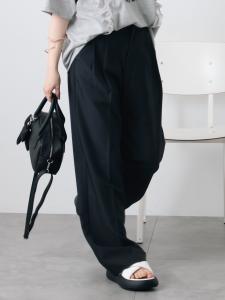 Брюки с двумя складками по центру