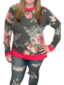 Футболка Weekender с цветочным леопардовым принтом в цвете «древесный уголь» honeyme