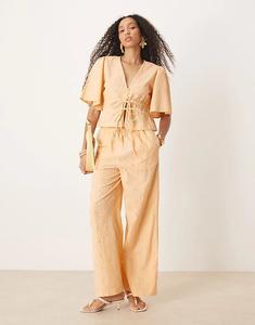 Брюки-комбинезон с цветочной вышивкой ASOS DESIGN абрикосового цвета