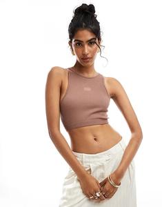 Ребристый укороченный топ-борцовка в коричневом цвете Hera
