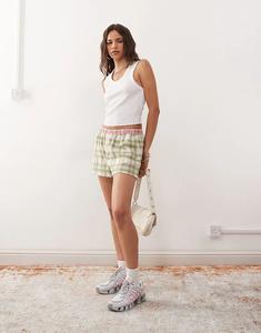 Шорты COLLUSION с клетчатым принтом розового и зеленого цветов