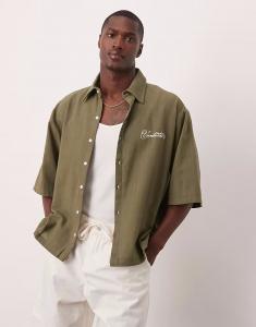 Рубашка свободного кроя ASOS DESIGN с короткими рукавами и вышивкой на груди, выполненная из льна цвета хаки