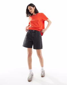 Свободные джинсовые шорты в винтажном черном цвете с потертостями Cotton On