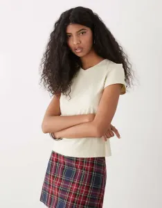 Желтая узкая футболка с v-образным вырезом Weekday Fleur