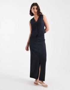 Юбка макси от Pieces в тонкую тёмно-синюю полоску