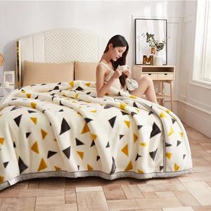 Fuanna Одеяло 200х230 см, двойное утепленное, вес 4 кг, цвет Off-White Triangle