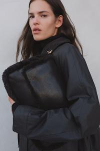 Сумка через плечо с пушистой отделкой H&M, черный