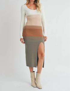 Свитер-платье Chic Layers в белом мультиколоре ENDLESS BLU.