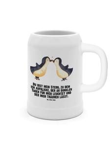 Пивная кружка с надписью "Пингвин любит" на белом фоне Mr. & Mrs. Panda