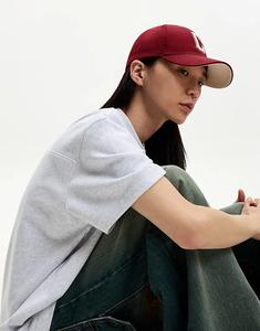 Вышитая кепка Bershka бордового цвета