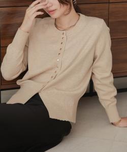 Вязаный кардиган с фестончатым узором