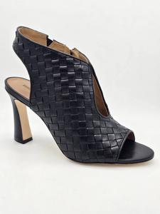 Женские сандалии Leonora в черном цвете Bernardo