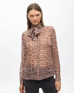 Женская блузка с анималистичным принтом и шнуровкой на воротнике Lola Casademunt, розовый