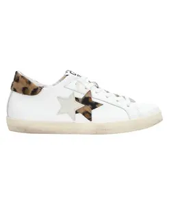 Белые кожаные кроссовки с коричневыми деталями в виде леопардового принта. 2Star, белый