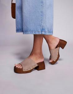 Эксклюзивные босоножки-сабо на каблуке Via из кремовой замши Schuh