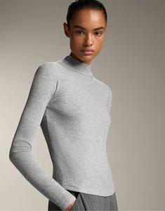 Футболка OYSHO с высоким воротом и лиоцеллом, черная