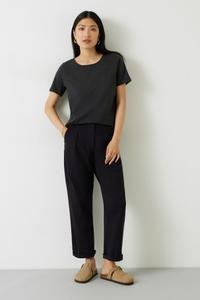 Футболка приталенного кроя и круглым вырезом Hush, черный