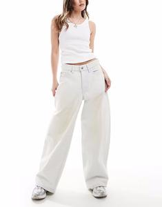 Джинсы Monki Peggy с низкой талией и супер-мешковатыми вставками светло-голубого цвета