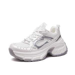 Женские кроссовки низкие массивные с амортизирующей износостойкой подошвой VAEL, белый