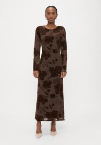 Платье Gina Tricot Petite BURNOUT OPEN BACK DRESS, Dark Brown/Brown