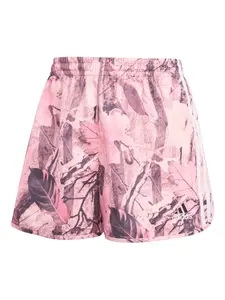 Атласные шорты с камуфляжным принтом Adidas, розовый