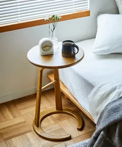 Приставной столик с прорезью