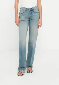 Д отправил прямые джинсы Diesel