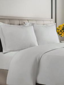 Комплект постельного белья из высококачественной микрофибры, размер полный CGK Unlimited, Light grey