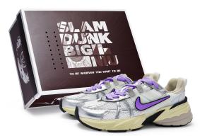 Кроссовки для бега V2K Run женские с низким верхом серебристо-фиолетовые Nike