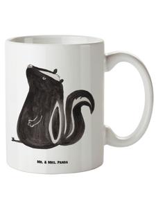 Кружка XL с рисунком сидящего скунса, без слов, белого цвета Mr. & Mrs. Panda
