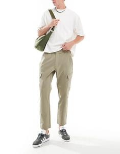 Усовершенствованный технологичный грузовой корабль Hera серо-зеленого цвета