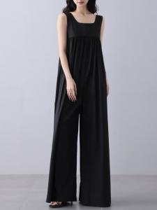 Платье-комбинация, без рукавов.