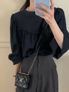 Блузка с завязками на ленте и присборенными рукавами. Женские топы Doux Belle, цвет Navy