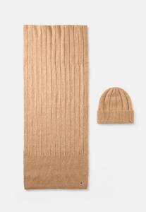 Шапка Tommy Hilfiger TH FLAG FLUFFY BEANIE SCARF SET , Safari Canvas/Beige