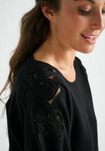 Джемпер Marie Méro PULLOVER MIT RUNDHALSAUSSCHNITT UND EREI AUF DEN SCHULTERN, Zwart/Black