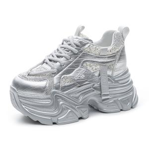 Shangjinni Серебряные противоскользящие дышащие утепленные массивные кроссовки на платформе для женщин, цвет Silver