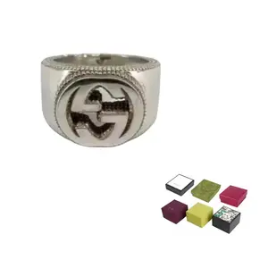 Переплетающееся кольцо G с фактурной эмблемой GUCCI