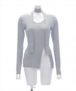 Вязаный топ с V-образным вырезом и блестками, в комплекте с шарфом.