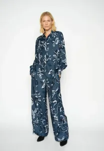 Шарбель подает брюки Mos Mosh, Ensign Blue