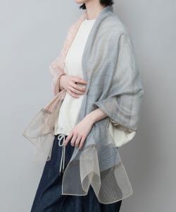 полосатая накидка из органзы с каймой