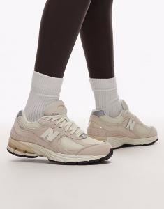 Кроссовки унисекс 2002 бежевого цвета New Balance