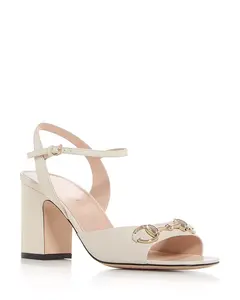 Женские сандалии на массивном каблуке с пряжкой в виде конской уздечки Gucci, белый